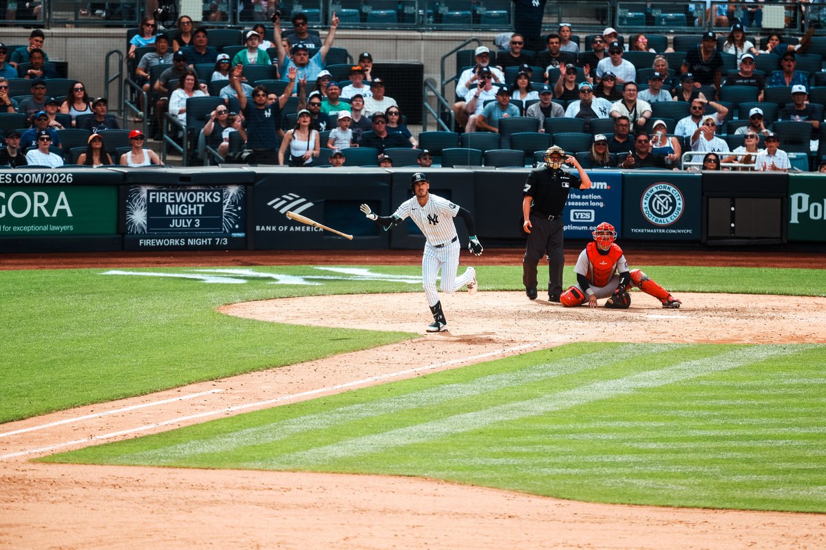 Yankees's tweet photo. Sunday Best. 

#RepBX https://t.co/c7XhJIjjzS