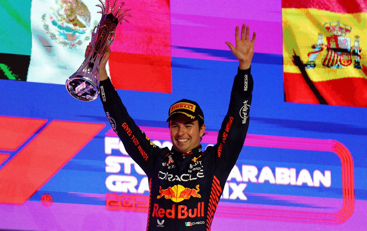 ChecoxB's tweet photo. Tras 6 carreras:

Checo 2023     vs    Russell 2026

2 W                               1 W
4 podios                     2 podios
2 poles                        2 poles
a 39 de Max              a 68 de Anto
1 DNF                           1 DNF https://t.co/L28DkE7Ero