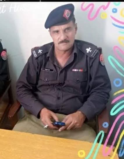 Pk7t7's tweet photo. Disturbing reports from Rawalakot, Azad Jammu & Kashmir, allege that security forces opened fire with live ammunition on civilians participating in a sit-in protest.
#kashmirBleed
#RightsMovementAJK
@UNHumanRights
@CNN
@BBCBreaking
@JAAC__Official https://t.co/UzFN8eTNEo