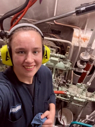 culuchin210's tweet photo. SpaceX employees are about to have their lives completely changed. 

There's J. André Lavoie, a former engineer now fixing up a hotel in Italy. His stake? $28 million at IPO price.

Maryellyn Musselman, a 27-year-old mariner who started in 2022, put 10% of each paycheck int https://t.co/mtB2rj393W