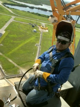 culuchin210's tweet photo. SpaceX employees are about to have their lives completely changed. 

There's J. André Lavoie, a former engineer now fixing up a hotel in Italy. His stake? $28 million at IPO price.

Maryellyn Musselman, a 27-year-old mariner who started in 2022, put 10% of each paycheck int https://t.co/mtB2rj393W