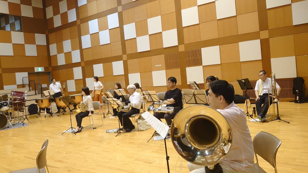 progresswind's tweet photo. 昨日　6/7は吹奏楽祭でした。
団員の引きが良く15:00前後の本番で、いい演奏ができたかな？と思います。
サンパレスでのHandClapは新鮮でした！
本番後の打ち上げは沁みますね〜🍺🍺
さて、次回からは11月の演奏会に向けて初見大会です😇
見学も是非お越しください(๑>◡<๑) https://t.co/ugO0tKyh3S