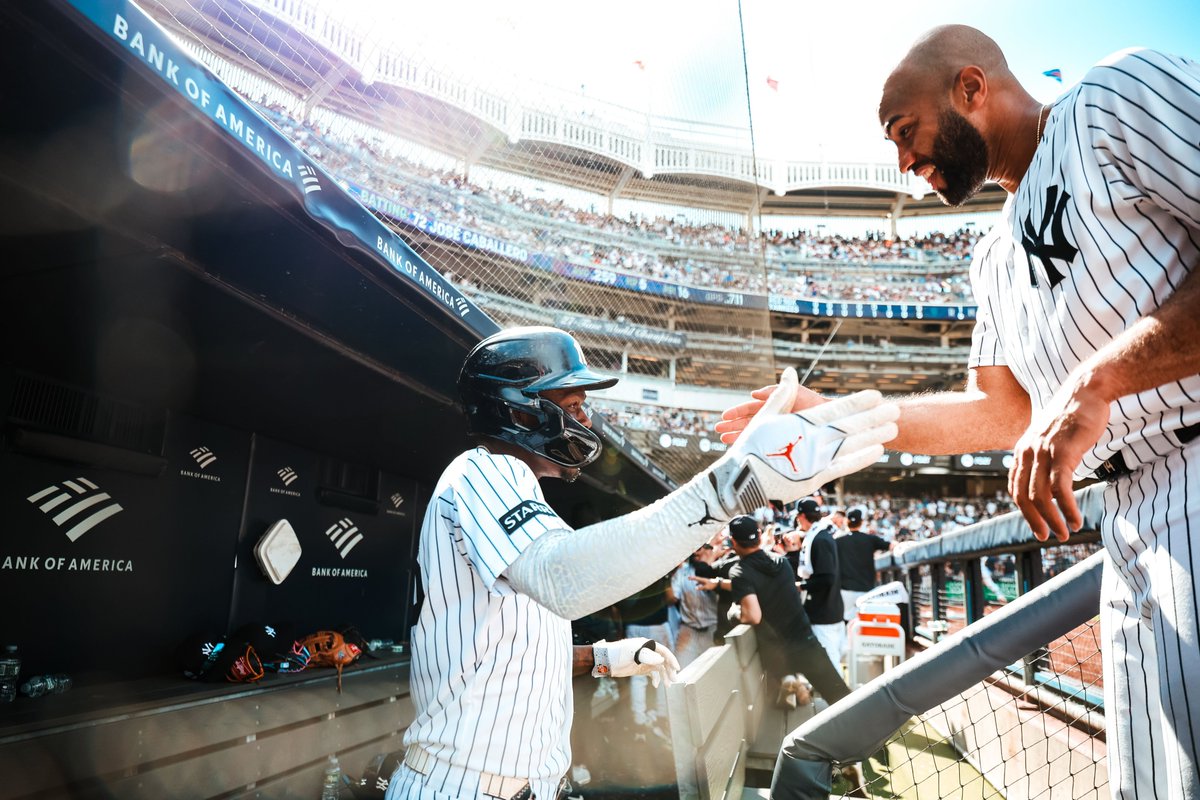 Yankees's tweet photo. Sunday Best. 

#RepBX https://t.co/c7XhJIjjzS