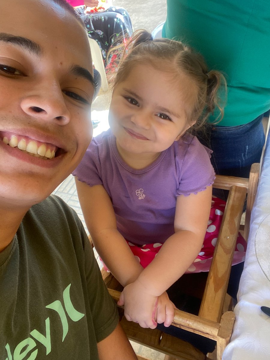 leograssi10's tweet photo. Nada melhor que passar o aniversário, com meus maiores presentes. tio ama vocês 🤍 https://t.co/TpEROTWxbo