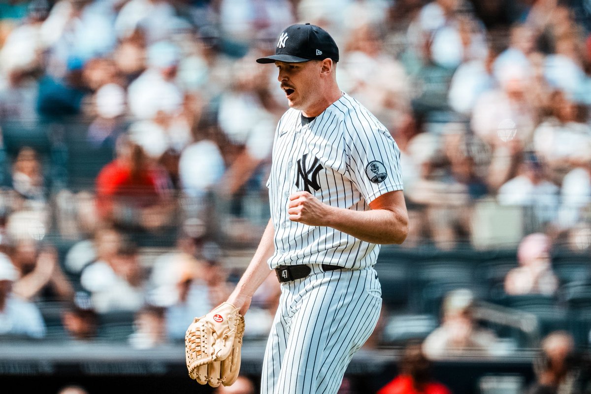Yankees's tweet photo. Sunday Best. 

#RepBX https://t.co/c7XhJIjjzS