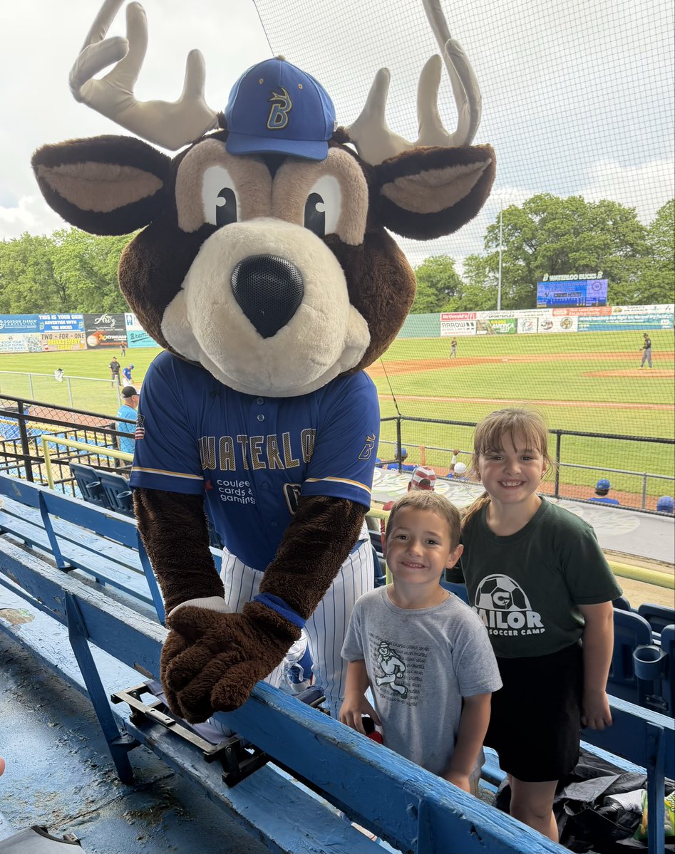 schaefjake's tweet photo. @waterloobucks #selfies! https://t.co/iYqQwjYvdj