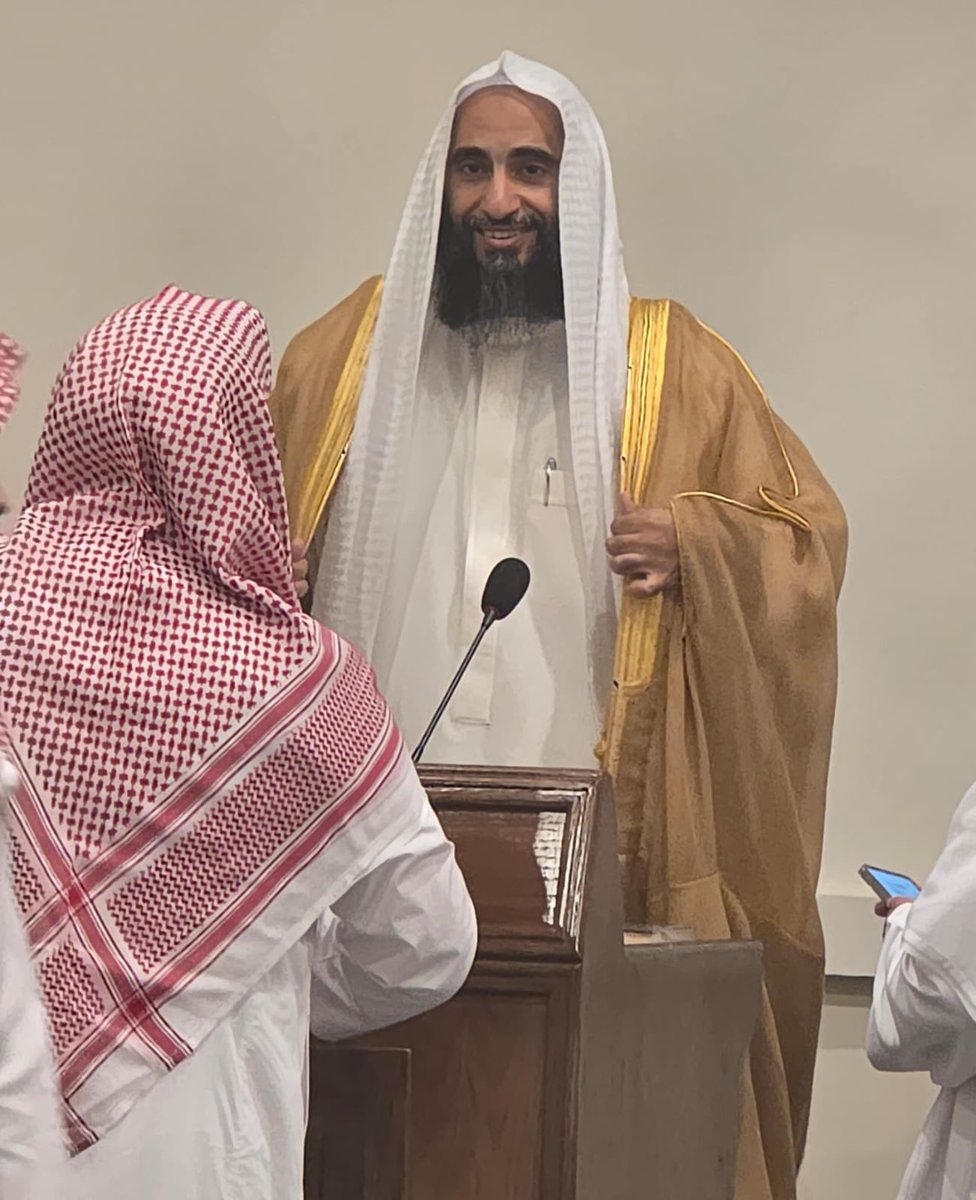 aihloo's tweet photo. الله يسعد هالوجة سعاده لايشقى بعدها 🤍
نهنئ فضيلة الشيخ د. #أحمد_بن_طالب حصوله على درجة الدكتوراه في قسم الشريعة والدراسات الإسلامية 
بتقدير ممتاز مع مرتبة الشرف الأولى 
وفقه الله وحفظه وسدده ونفع به وأعانه لكل خير 🤍 https://t.co/arYSrKrys2