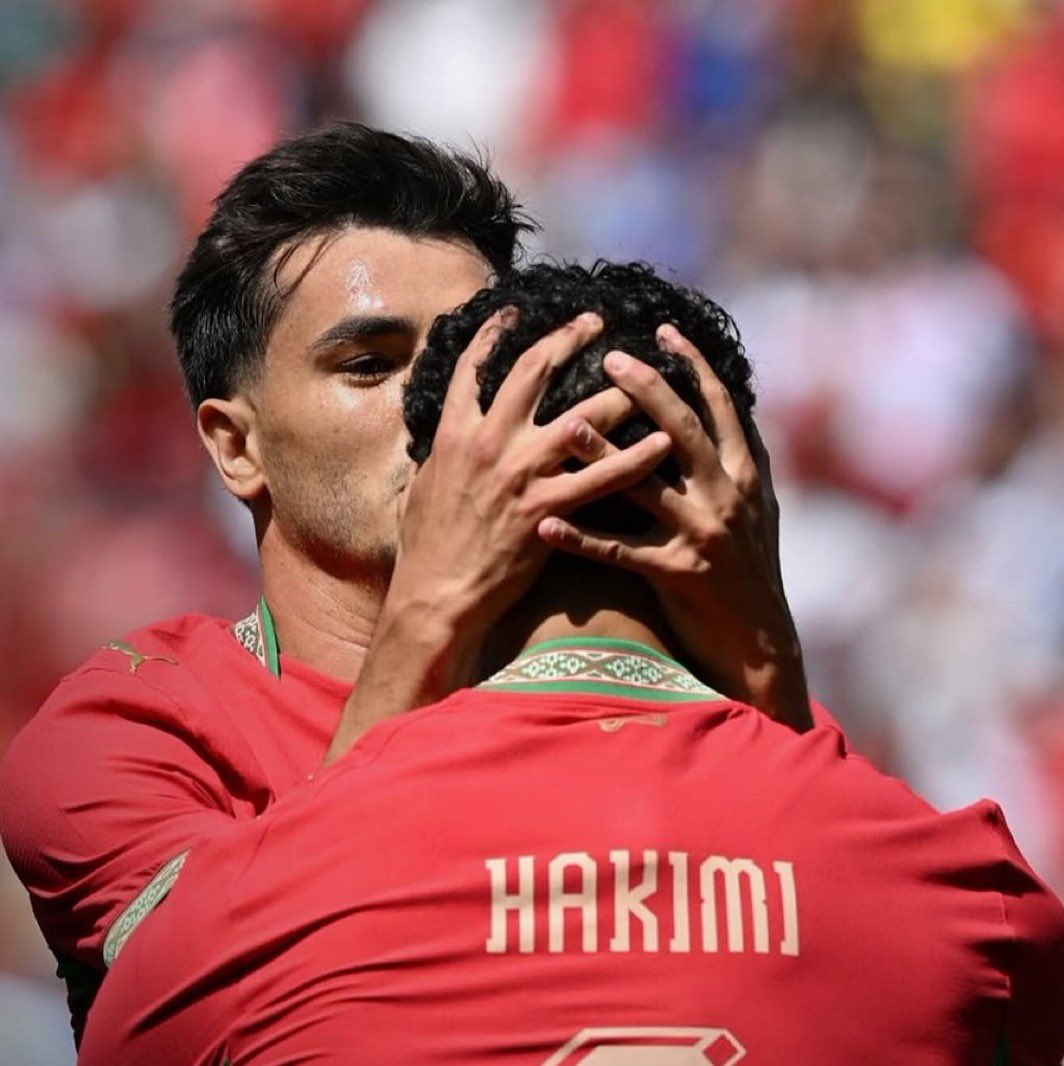 sahlaflm's tweet photo. Quand j’ai vu ça, j’étais tellement heureux, ça se voit que Brahim attendait que ça pr se faire pardonner https://t.co/FqD2yY6QaA
