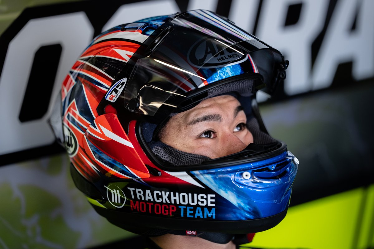 araihelmetjapan's tweet photo. MotoGP第7戦ハンガリーGP、#小椋藍 選手が見事4位フィニッシュ！
10番手から混乱のオープニングラップを切り抜けると、着実にポジションアップ。終盤には5位、そして残り2周で4位へ浮上する力強いレース。序盤のペースに苦しみながらも、最後まで諦めずに追い上げた走りはさすが。次戦も全力応援です💪 https://t.co/piFAFhiM2v