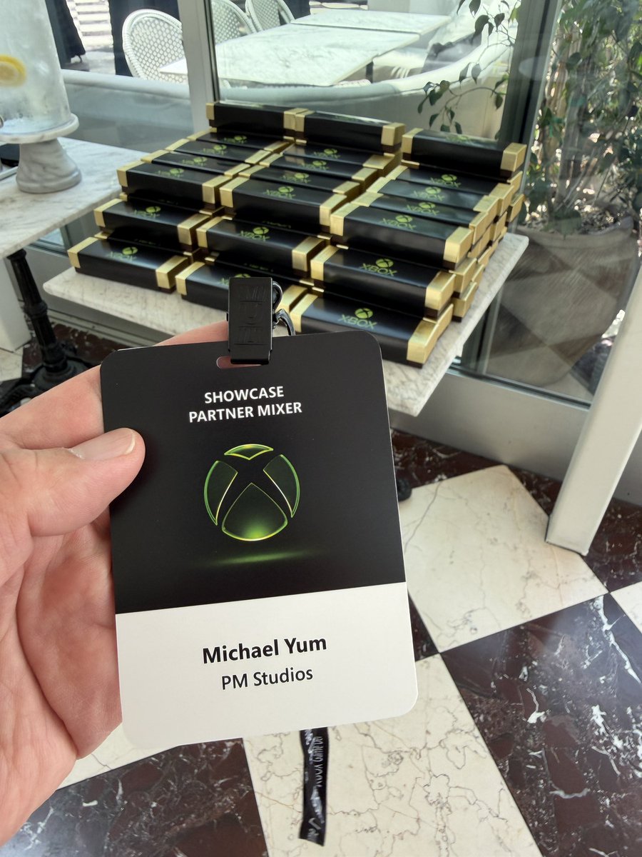 balbnis's tweet photo. Got invited to the XBOX partner event. I saw they gave the fans free Xboxes!! Me me I’m a fan!! https://t.co/1FW3q5ZEmO