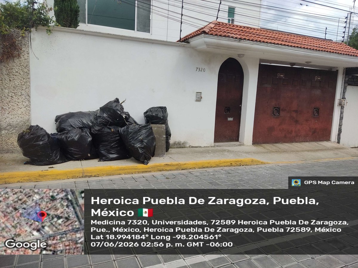 UNIVERSIDADESCU's tweet photo. @LimpiaPue se pide apoyo en calle medicina 7320 col. Universidades sacan basura fuera del horario establecido https://t.co/jrfYCjxHO1