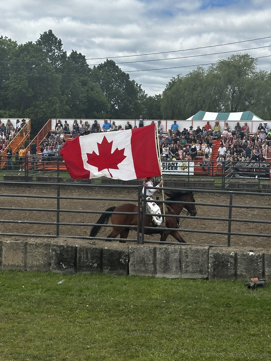 sentryhills's tweet photo. my back is so burned but i went to da rodeo https://t.co/0blQttar6a