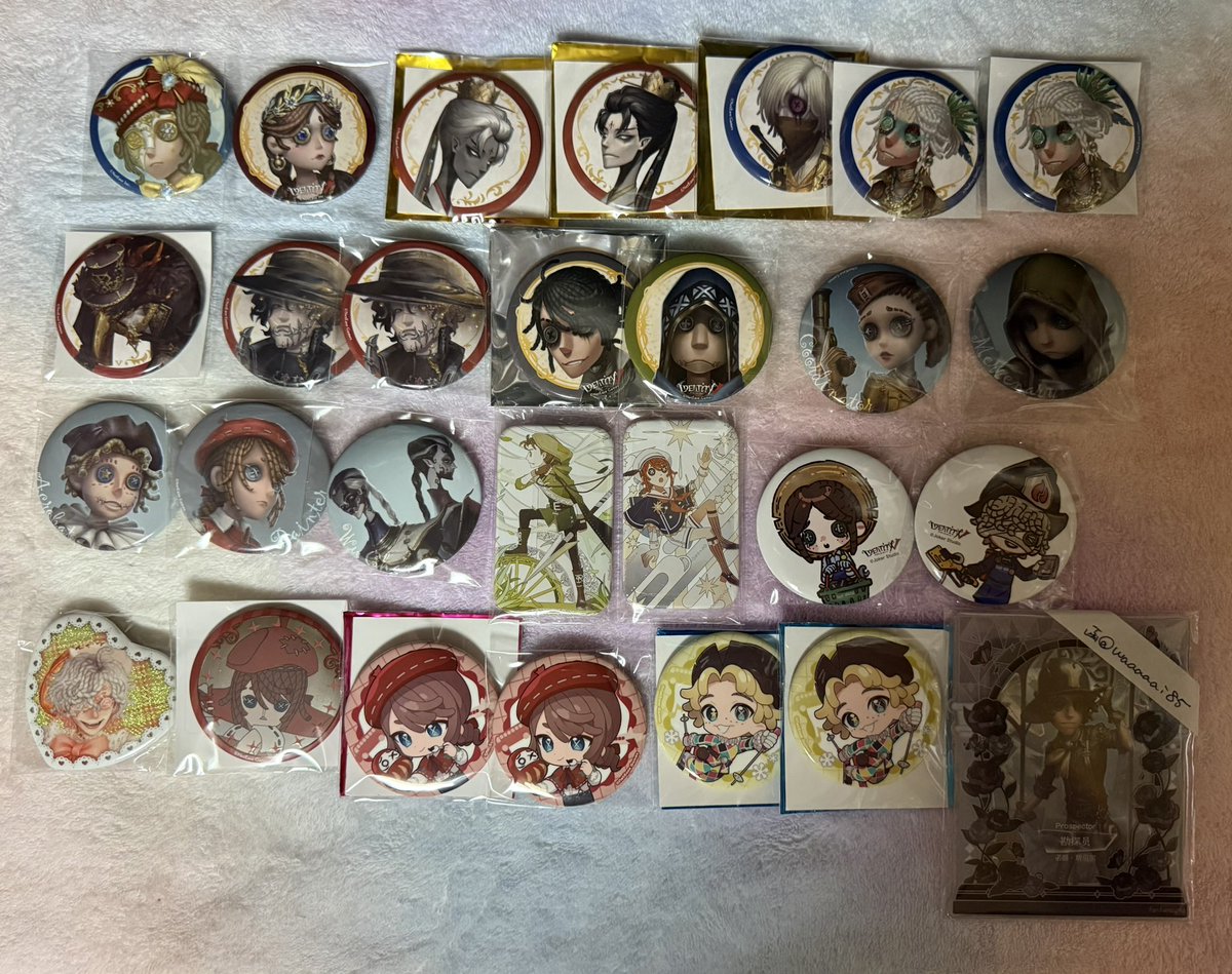 waaaaai85's tweet photo. 【交換 ※異種】第五人格 IdentityⅤ 第／五／舞／台

(譲)画像1-11 

(求)画像12の舞台グッズ
差額発生するものは差額お支払いします◎

郵送 or 大阪手渡し
画像1のチャーム墓守/囚人のみ悩み中のため他へお声がけあればそちら優先となります🙇
異種で難しいかと思いますが宜しくお願いいたします https://t.co/FNBwOpR1oK