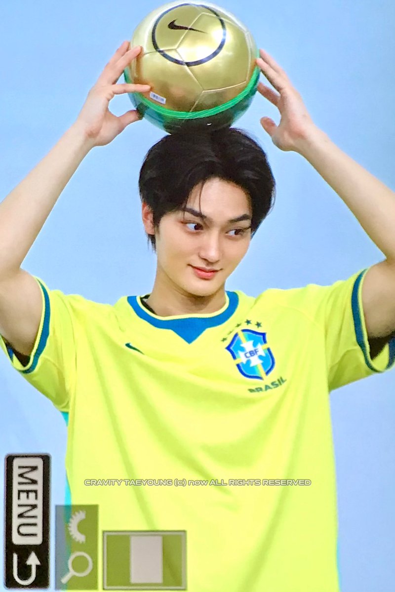 PortalCravity's tweet photo. Tá podendo convocar mais um CBF??? Taeyoung belíssimo com a camisa da nossa seleção 🫡🫡

© nowtaeyoung
#CRAVITY #크래비티 #TAEYOUNG #ReDeFINE #AWAKE @CRAVITY_twt https://t.co/8PiaY9rjca