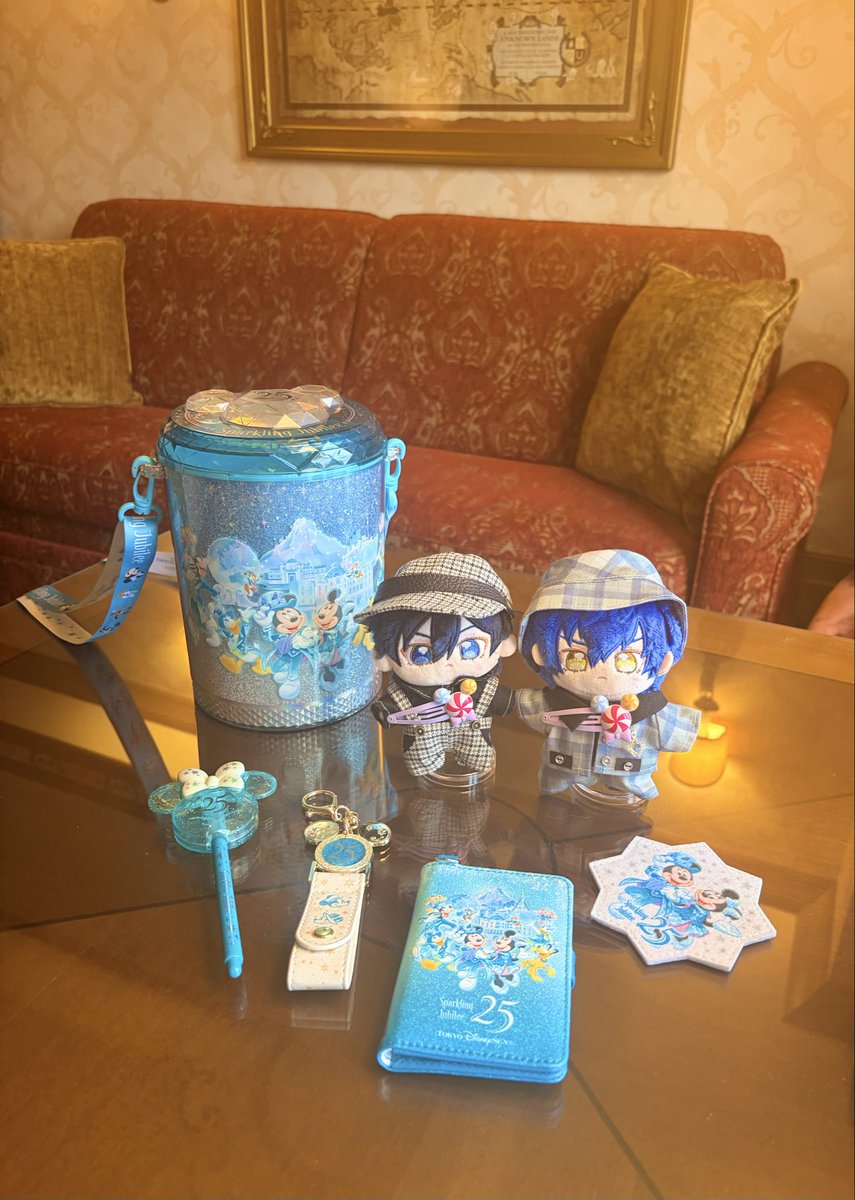 m06a_a's tweet photo. ジュビリーブルーな推しと
パルパルーザも似合う推しと
夢の国へ行ってきました💙💙
久しぶりの夢の国楽しかった✨ https://t.co/ljDNxBs0CG