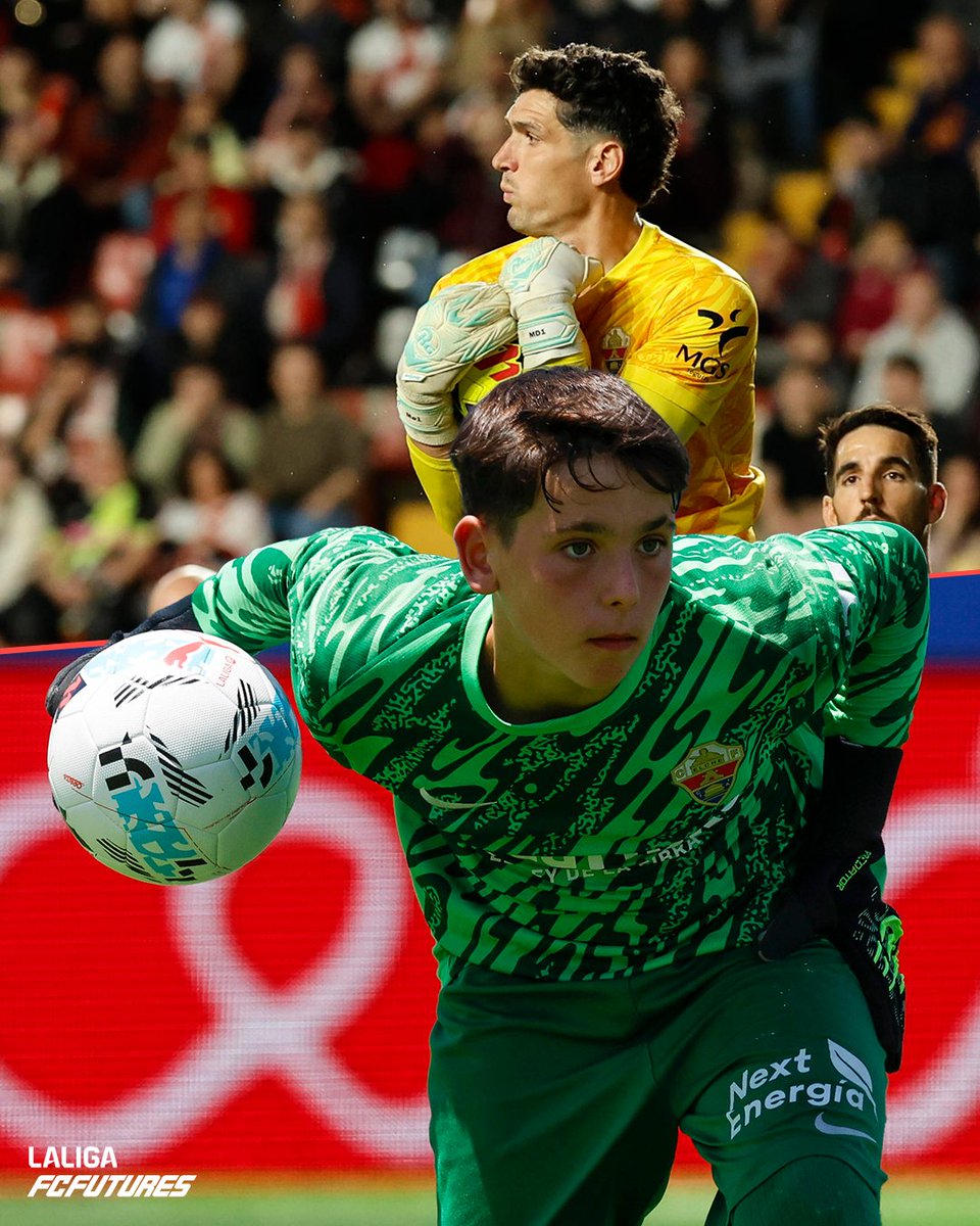 LaLiga's tweet photo. Denis 🤝 @DituroMatias 

¡PURO @elchecf! 💚

#LALIGAFCFUTURES | @futbolbaseECF https://t.co/nryUMyYYuI