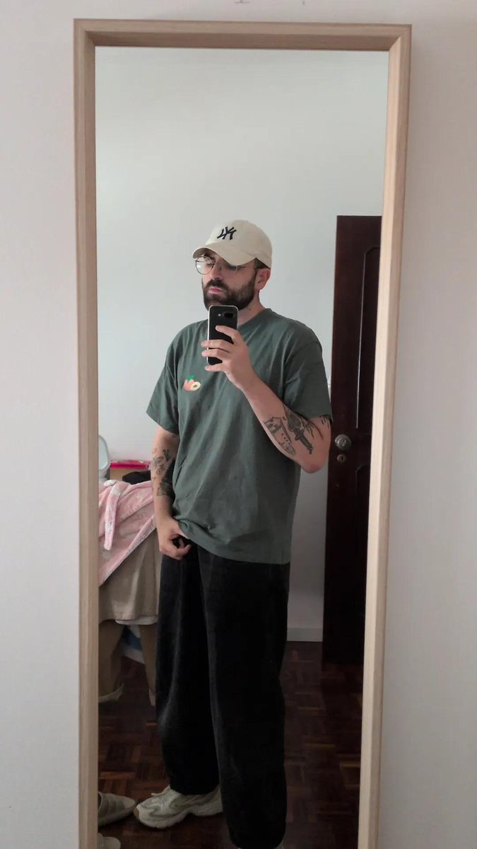 rleaff's tweet photo. Este boné (chapéu) é mais velho que eu https://t.co/MsU7xBuUYW