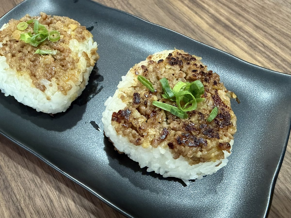 Satuking77's tweet photo. 今朝は焼きおにぎり
肉味噌の味付けに、生醤油麹を使っておいしい仕上がり https://t.co/myECqeugyV