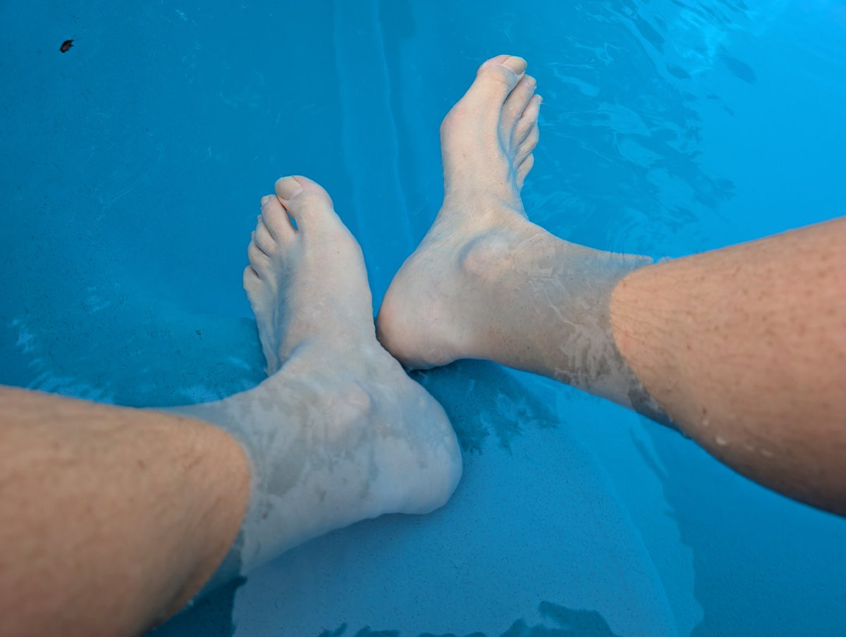 kygingerbear's tweet photo. Feet pics for summer. Groundbreaking https://t.co/5AedSmPFsG