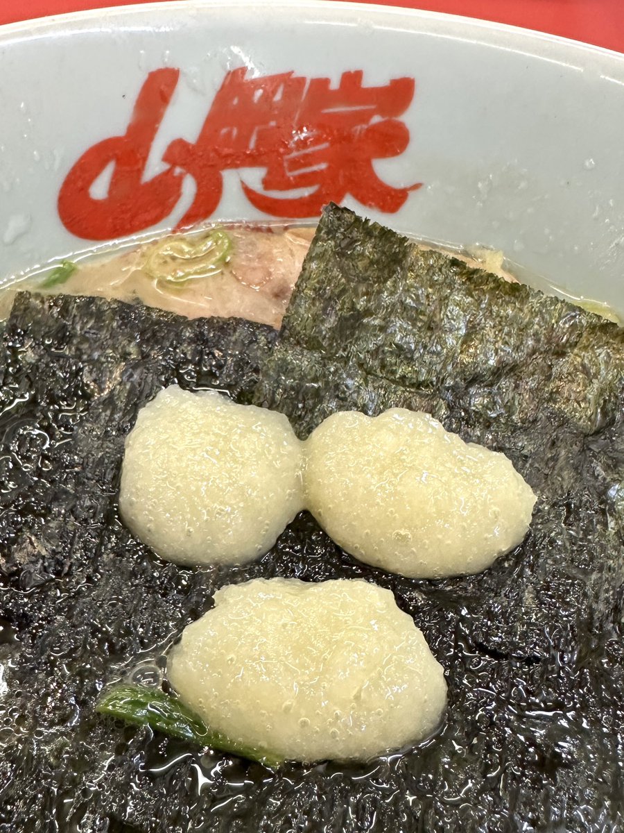 _tamukei's tweet photo. ラーメン山岡家
　日立東金沢店

※醤油ラーメン
※ほうれん草
※薬味ネギ

業績優秀な山岡家
朝から大変賑わってますね🍜昼間の予定に合わせて
ほうれん草で鉄分補給🍜
結果が良い方になる様に
願いを込めて食べました🍜
腹パン🍞ゴチ https://t.co/oBWHuKmZ9h