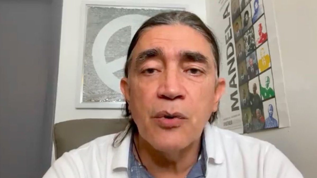 SALVARANM's tweet photo. Gustavo Bolívar decía que si llegaba al senado donaría su salario en solidaridad con los más necesitados.

Llego al senado, y sí, lo donó, a su propia fundación…

Solo en Colombia alguien puede cumplir una promesa y al tiempo beneficiarse de ella. https://t.co/xBiRES06xZ