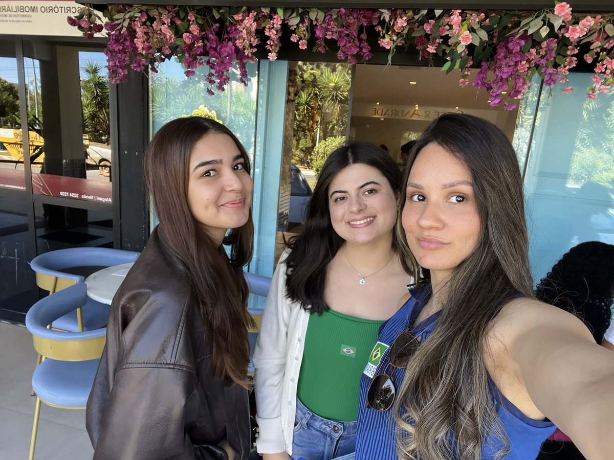 agnesbsb's tweet photo. o milagre que tiramos foto dessa vez, amo essas 💜 https://t.co/EQGy8ulVZ0