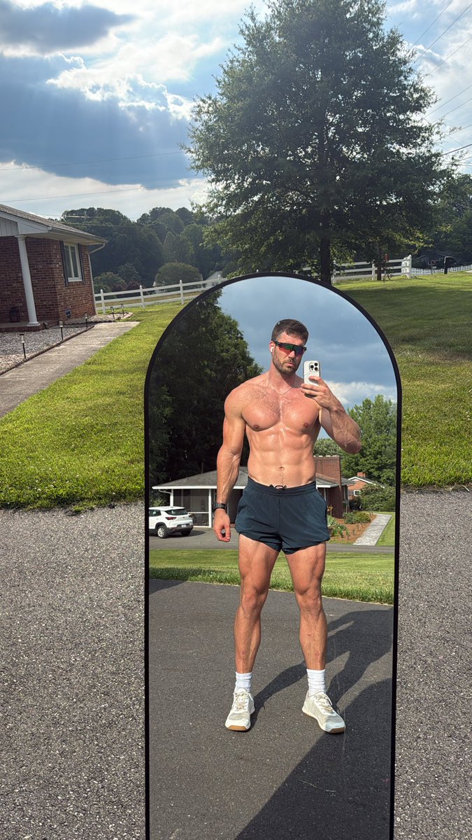 hunterwestfalI's tweet photo. very solid workout day 💪🏼 https://t.co/oDKrqfiwKP