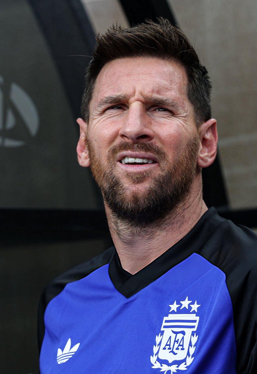 Messismo10's tweet photo. Vamos a ser testigos de tu última Copa del Mundo. Esa por la que tanto luchaste contra todo y todos. 

Vamos ídolo, a vivir que son dos días. https://t.co/SqP2QTbMEd