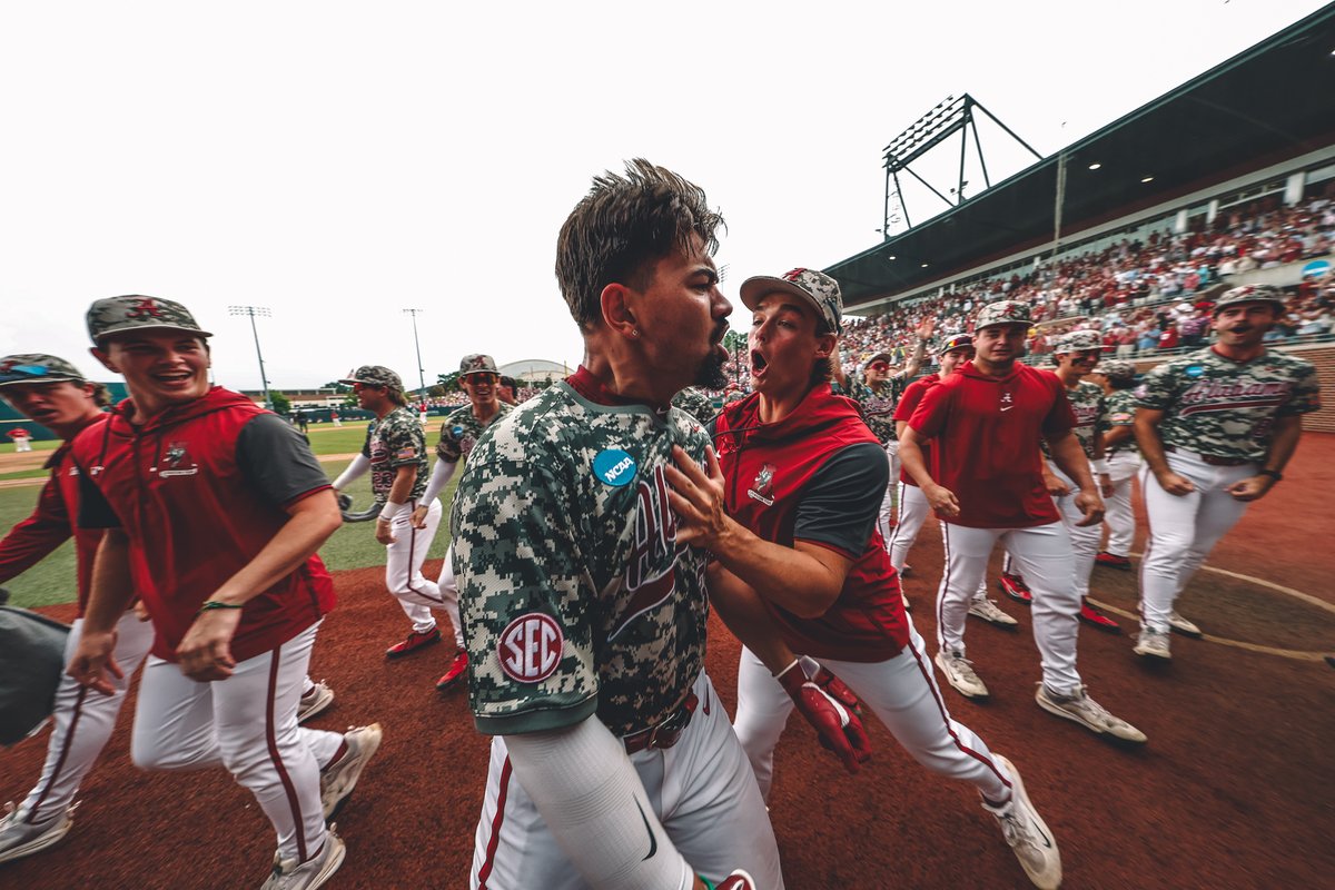 AlabamaBSB's tweet photo. OUR RIDE OR DIE.

#RollTide https://t.co/vA1Tud7eZZ