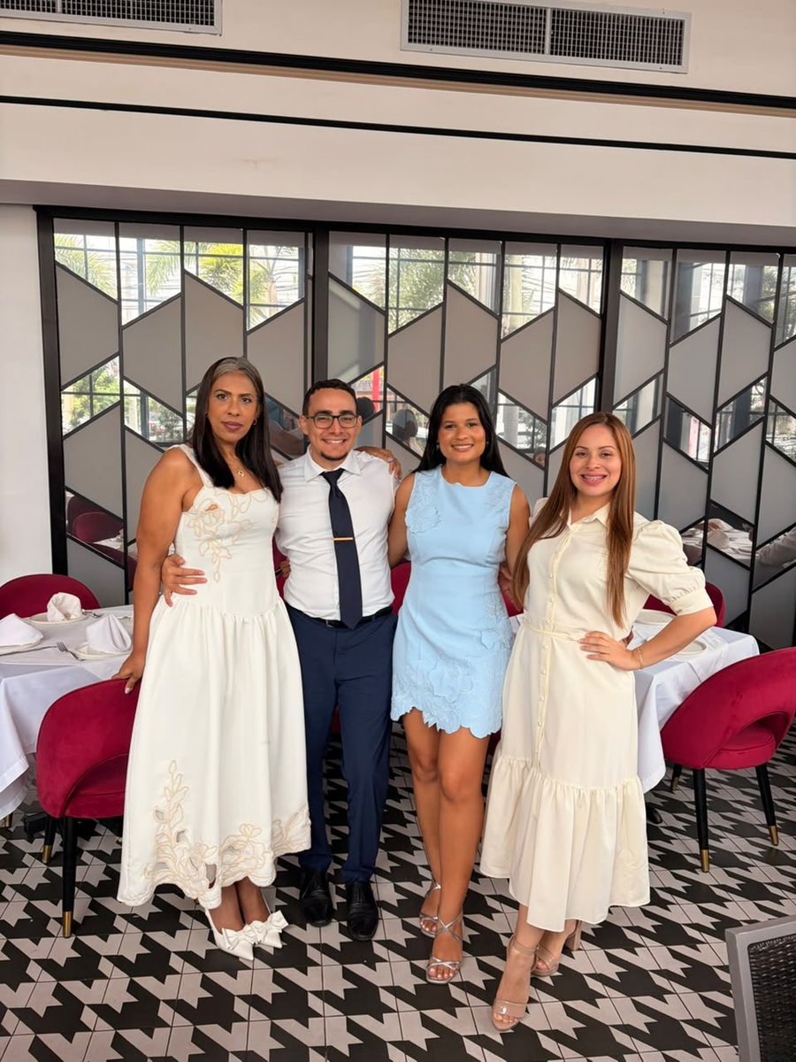 SusyTVRD's tweet photo. En la graduación de mi @NelsonAquinoG y su @SheilaCM09 ya son magisters. 

#orgullopucmm https://t.co/OxikjkNIIl
