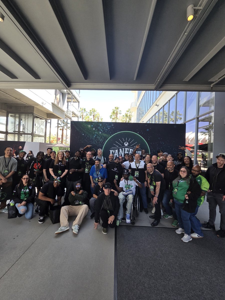 kingdavidotw's tweet photo. TEAM GREEN 💚 🟩 😎 THERE IS NO BETTER COMMUNITY THAN OURS.#WEAREXBOX X4L https://t.co/gxscD4odeV