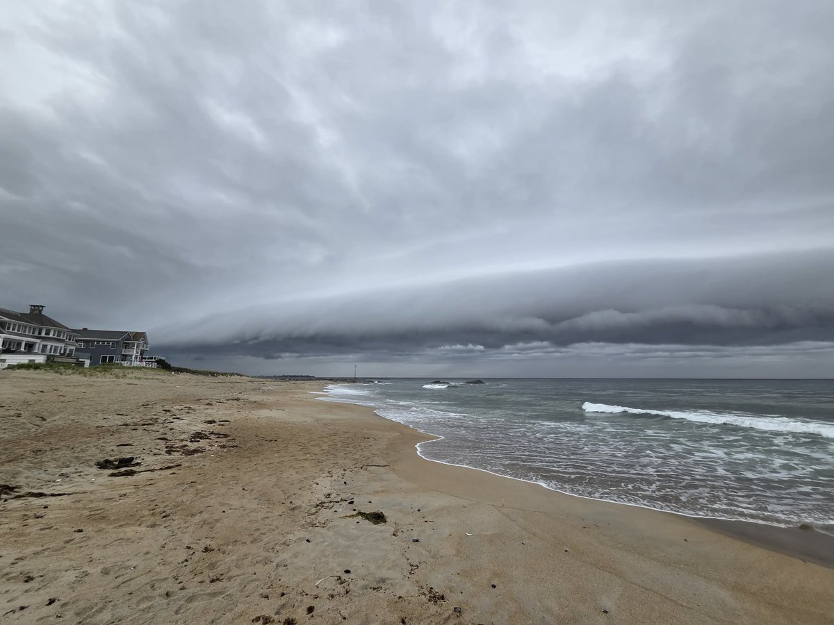 WX1BOX's tweet photo. SKYWARN Spotter &amp; Storm Chaser Rich Hamel shared these shelf cloud photos from Sunday 6/7/26 at 530 PM in the Seabrook/Hampton NH beach area. #mawx #nhwx https://t.co/0kCwbqO0Mw