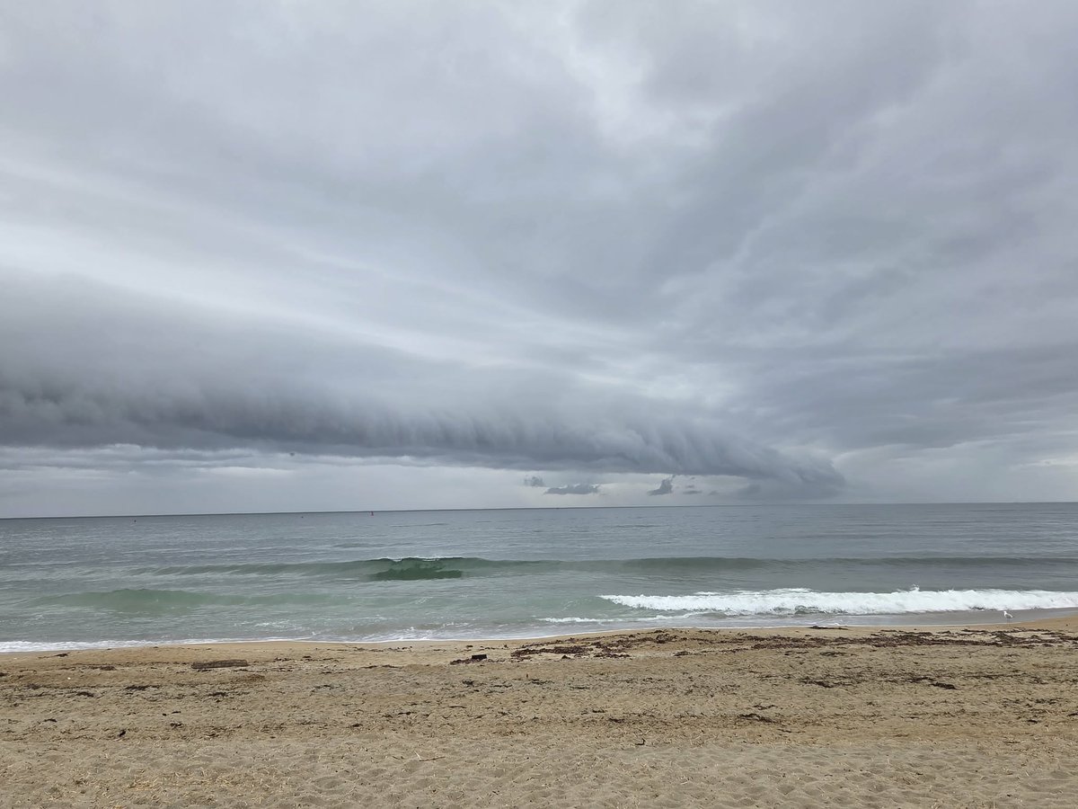 WX1BOX's tweet photo. SKYWARN Spotter &amp; Storm Chaser Rich Hamel shared these shelf cloud photos from Sunday 6/7/26 at 530 PM in the Seabrook/Hampton NH beach area. #mawx #nhwx https://t.co/0kCwbqO0Mw