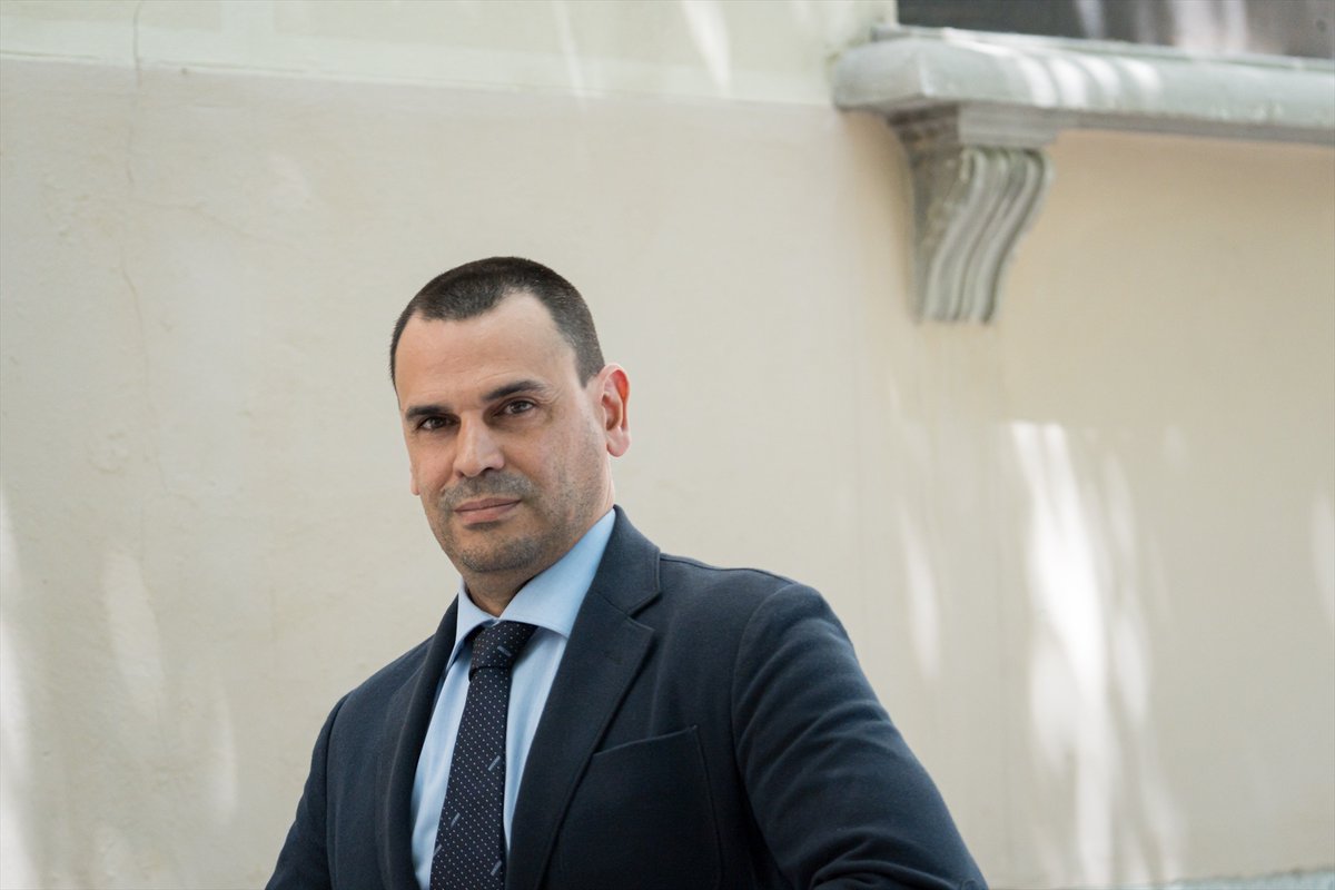 GonzaloGarcaVi2's tweet photo. Que un juez se baje de categoría para caer en el juzgado que juzga al churri de Ayuso y que paralice la causa negándose a hacer trámites sencillos, cuando todo el trabajo duro ya lo hizo la magistrada Lourdes Platero, no me parece ni normal ni casual.
-.Dilación dolosa indebida.- https://t.co/Qb4mb2gb4U