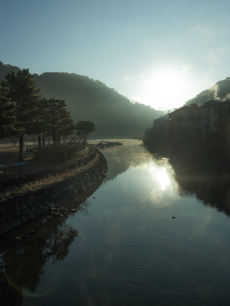MalicoMiyazaki's tweet photo. 朝霧の宇治川。

静かに一日が始まる。

📸 Canon EOS 90D
APS-C

#宇治
#宇治川
#京都
#京都写真
#朝霧
#風景写真
#landscapephotography
#EOS90D
#Canon90D
#APS_C
#ファインダー越しの私の世界
#写真好きな人と繋がりたい
#MalicoPhoto https://t.co/QdSWNG6ucs