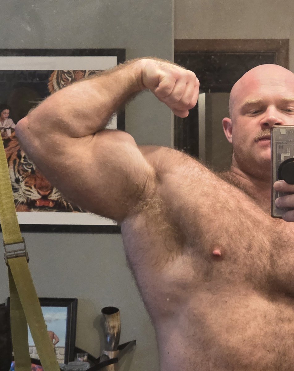 Max_Muscles_'s tweet photo. Went for a walk and my armpits got fricken juicy https://t.co/7LMz8JpATG