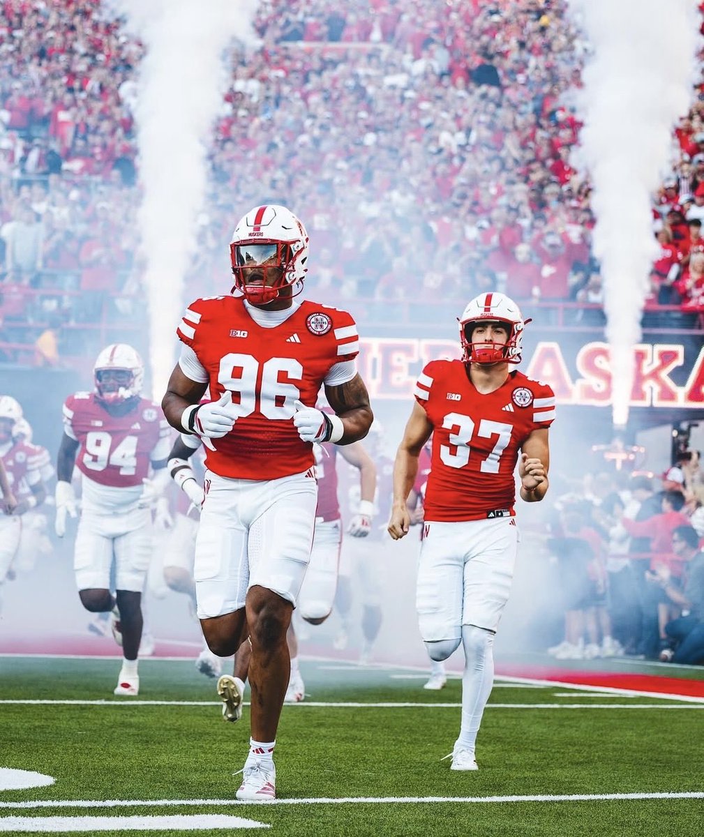 Caleb_Green18's tweet photo. All Glory to God! Blessed to receive another big 10 offer from @Huskers @Rob_Dvoracek @MozeeJ43 @CoachMattRhule @Coach_ELee @CoachCrossLSN @AllenTrieu @JPRockMO @TheKspecial_ https://t.co/2iano1CX9G