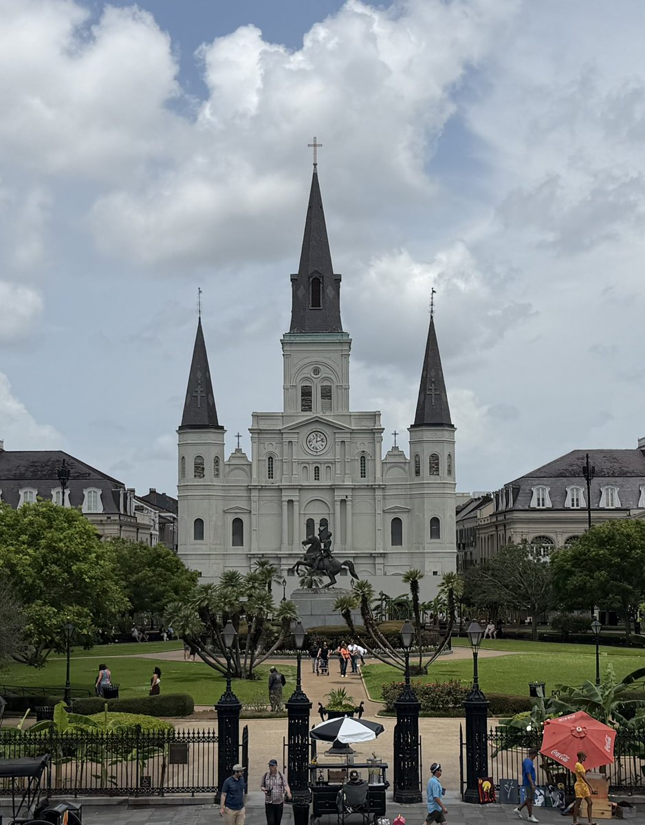 MattDevittWX's tweet photo. Trip to New Orleans and Mississippi this weekend for a Hurricane Season kickoff get-together. A lot of fun meeting old friends and making new ones. Thanks for the event @iCyclone! 🌀 https://t.co/knVTt6vzcu
