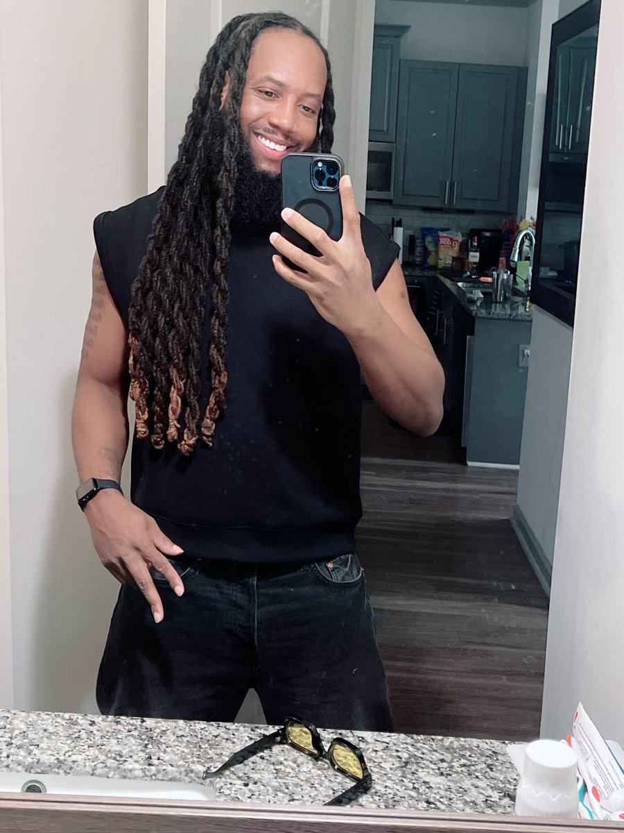 MrFlyyyGuyyy's tweet photo. It’s my birthday, yall! 🤭 https://t.co/lz4jSTlwtg