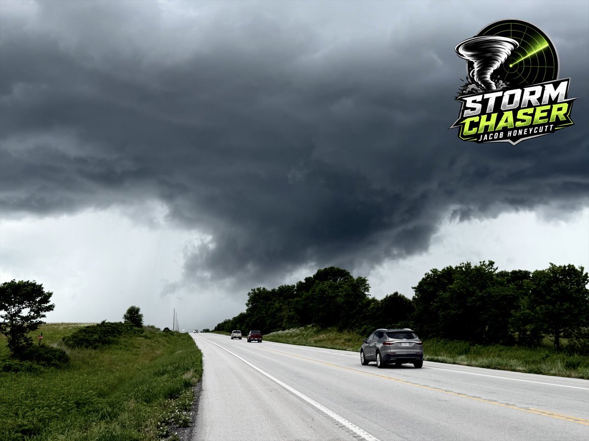 Jacob_Wx3's tweet photo. Chased a few tornado warned storms. No tornadoes reported but the storms did look intense across central MO this afternoon. 
@fox4wx 
@fox4kc 
@LisaTeachman 
@NWSKansasCity 
@NWSSpringfield https://t.co/X5qN5M2T7W