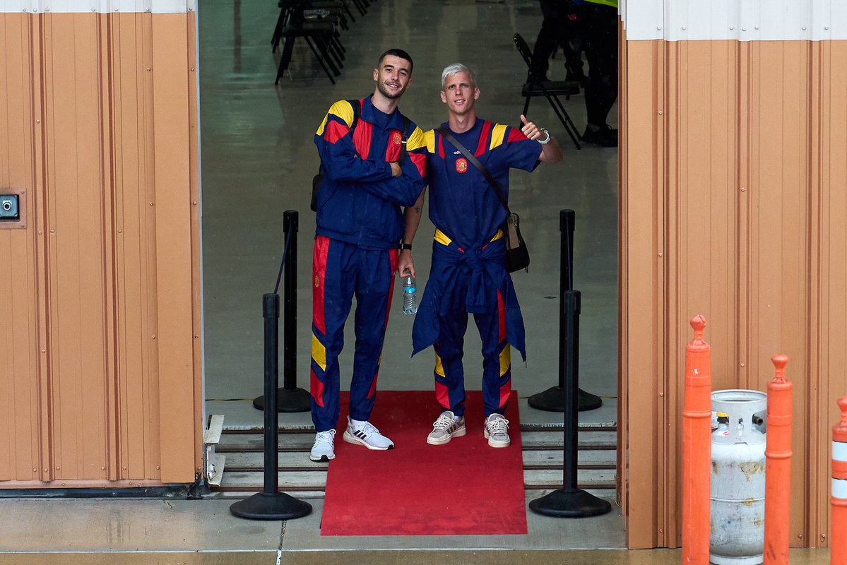 solodeida's tweet photo. La selección de España viajará hoy de Chattanooga a Guadalajara para su primer partido en el Mundial 🇪🇸✈️ https://t.co/6HdzVvdW1g
