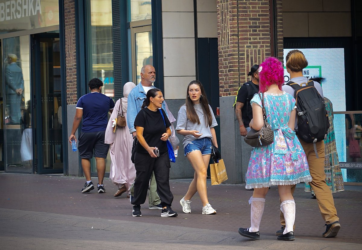 Wijnantsfo53817's tweet photo. Streetwear The Hague
#Streetwear
#straatfotografie
#guerrillastreetfashion
#straatbeeld https://t.co/eSC5JMZljl
