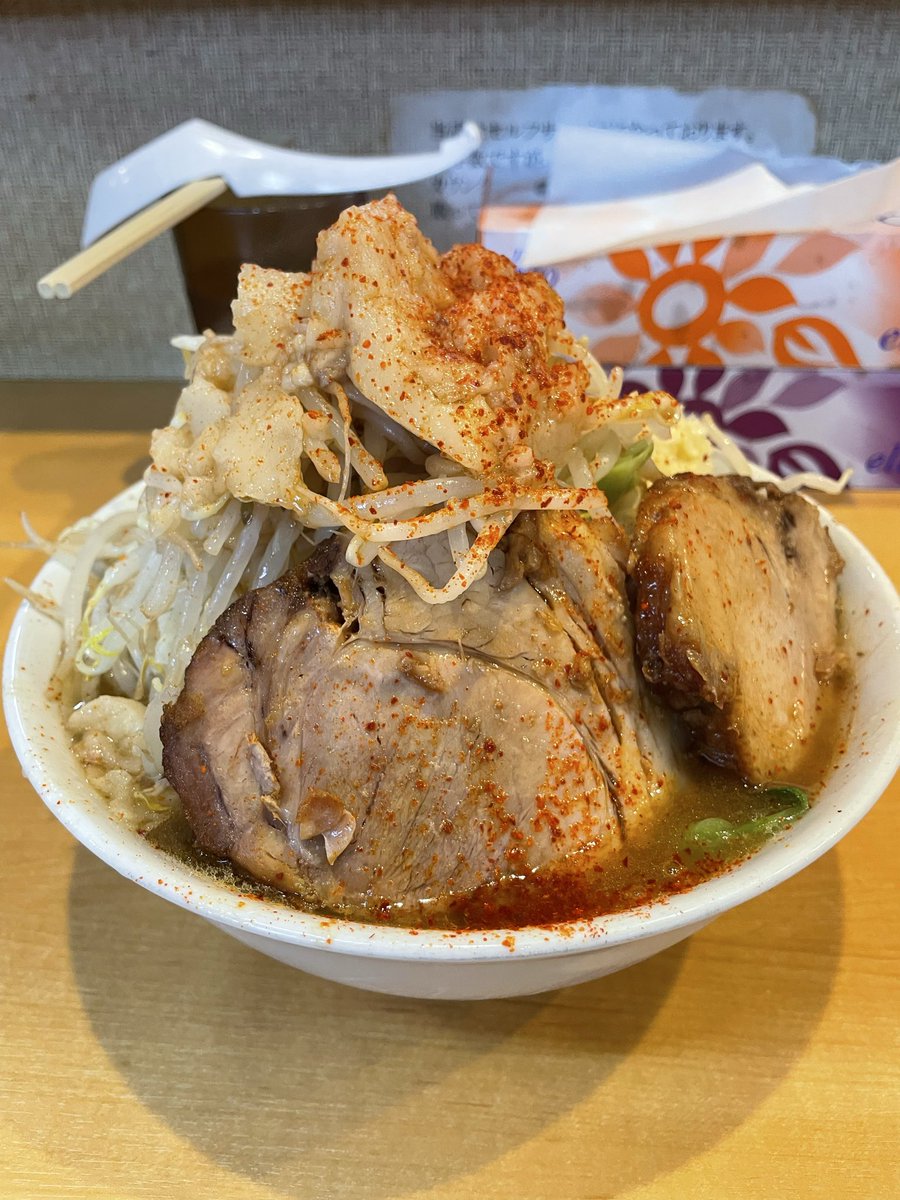 curry2meat's tweet photo. ６月の初めは
やっぱり池田屋福井店さん

12:51店着 待ちなし 13:05着丼
プチラーメン N少なめYマシAマシ

麺がうまい！やはりプチでは食べ足りなかった🥲
そして豚が当たり🎯ホロホロ感と脂のバランスが絶妙なのが2枚！！

ご馳走様でした

#池田屋福井店 #二郎系 #ラーメン #豚 #ニンニク入れますか https://t.co/uDfyp5vcVq