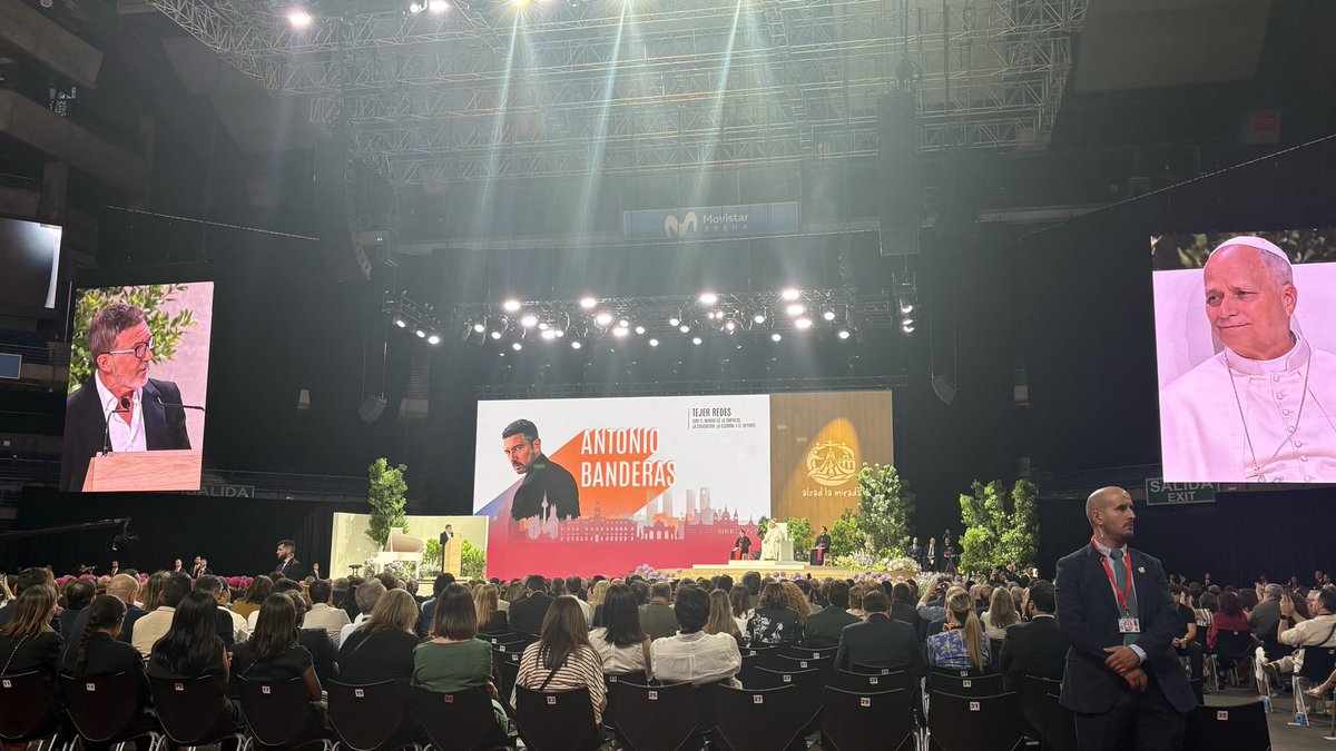 uclm_inter's tweet photo. La @uclm_es ha participado en el encuentro #TejerRedes con el @Pontifex_es Papa León XIV, junto a representantes de la cultura, educación, empresa y el deporte.
Promover la búsqueda de la verdad,
formar personas comprometidas con el bien común y construir espacios de diálogo. https://t.co/KMgKfTi1dV