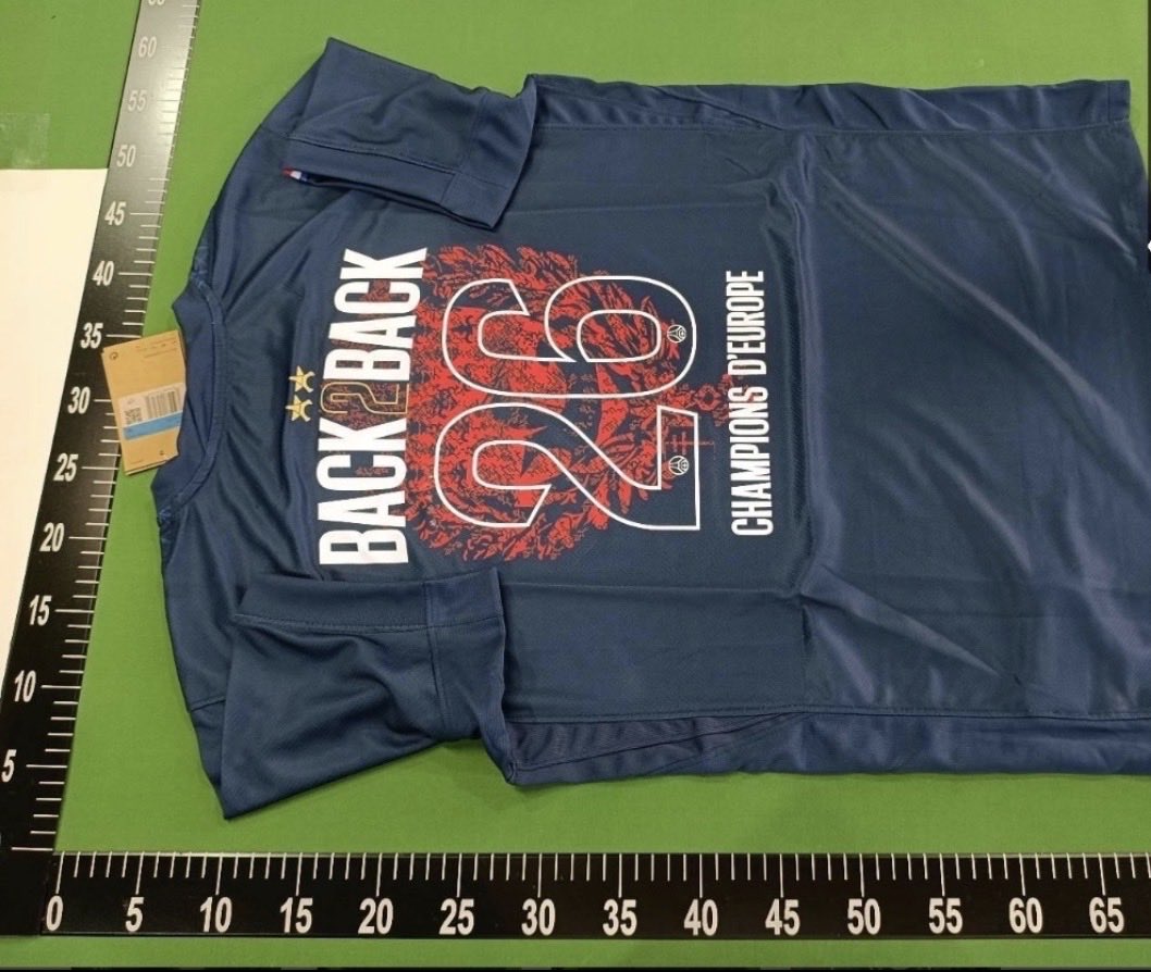 Flo951__'s tweet photo. Dormez pas sur les maillots à 3.5€ 
#cdm #psg #maillotfoot #football https://t.co/Nw1Sn3H6Wt