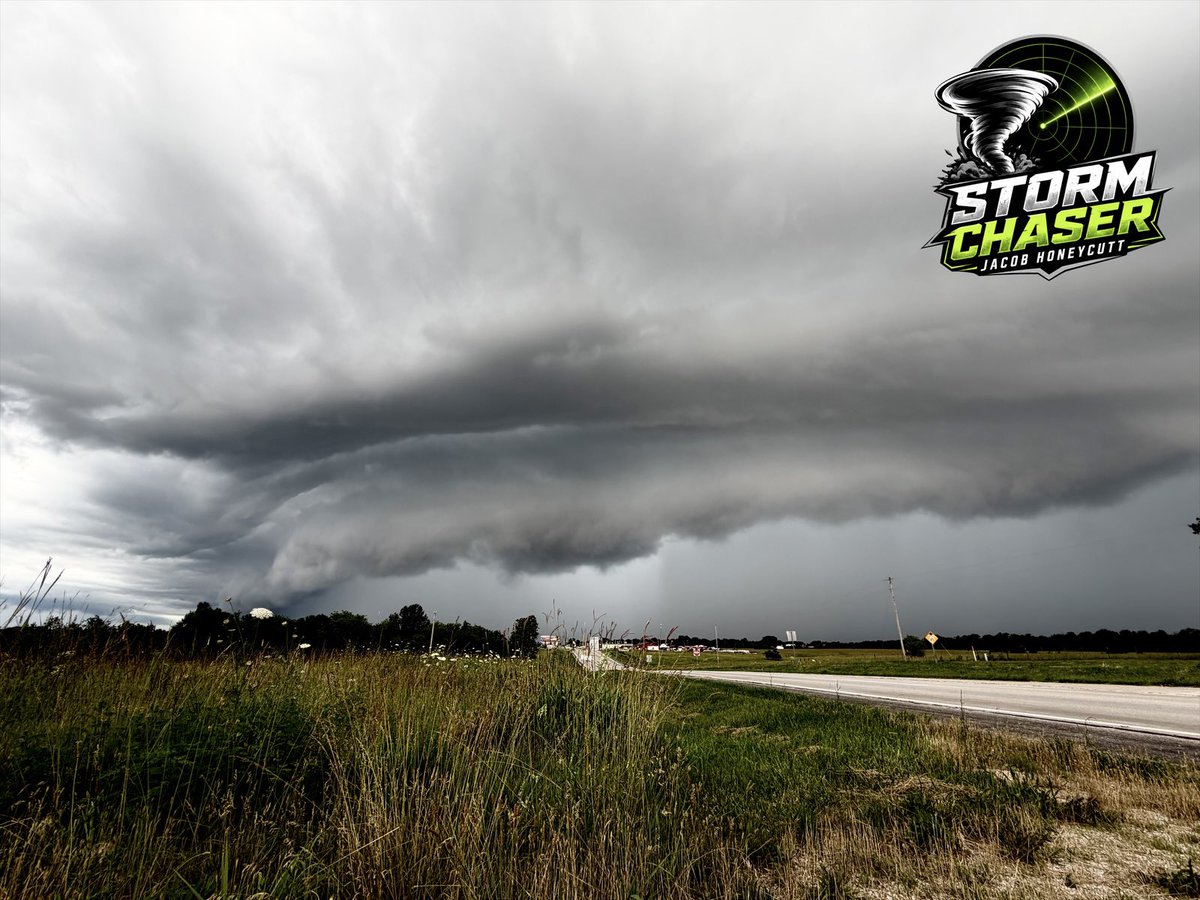 Jacob_Wx3's tweet photo. Chased a few tornado warned storms. No tornadoes reported but the storms did look intense across central MO this afternoon. 
@fox4wx 
@fox4kc 
@LisaTeachman 
@NWSKansasCity 
@NWSSpringfield https://t.co/X5qN5M2T7W
