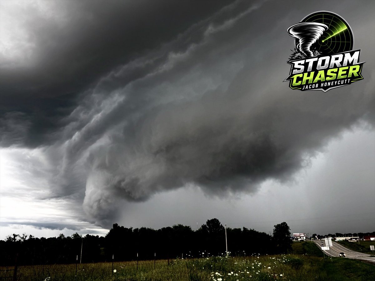 Jacob_Wx3's tweet photo. Chased a few tornado warned storms. No tornadoes reported but the storms did look intense across central MO this afternoon. 
@fox4wx 
@fox4kc 
@LisaTeachman 
@NWSKansasCity 
@NWSSpringfield https://t.co/X5qN5M2T7W