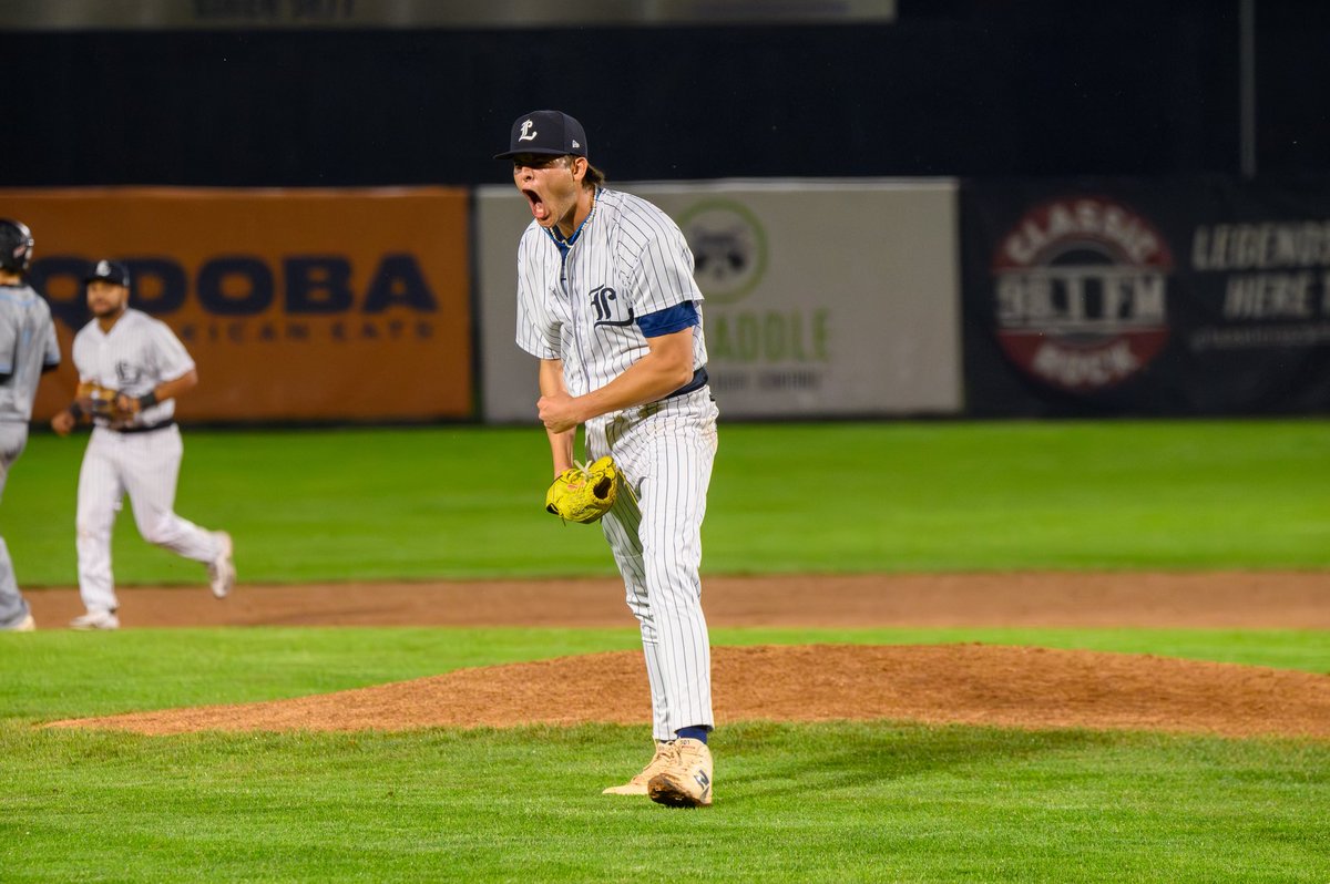 HiscoxPhotos's tweet photo. Friday night was filled with emotions and rain but a victory nonetheless the less for the Majors.
#londonmajors #sportsphotography #baseballphotography #nikon #photography https://t.co/9VFj0KEGla