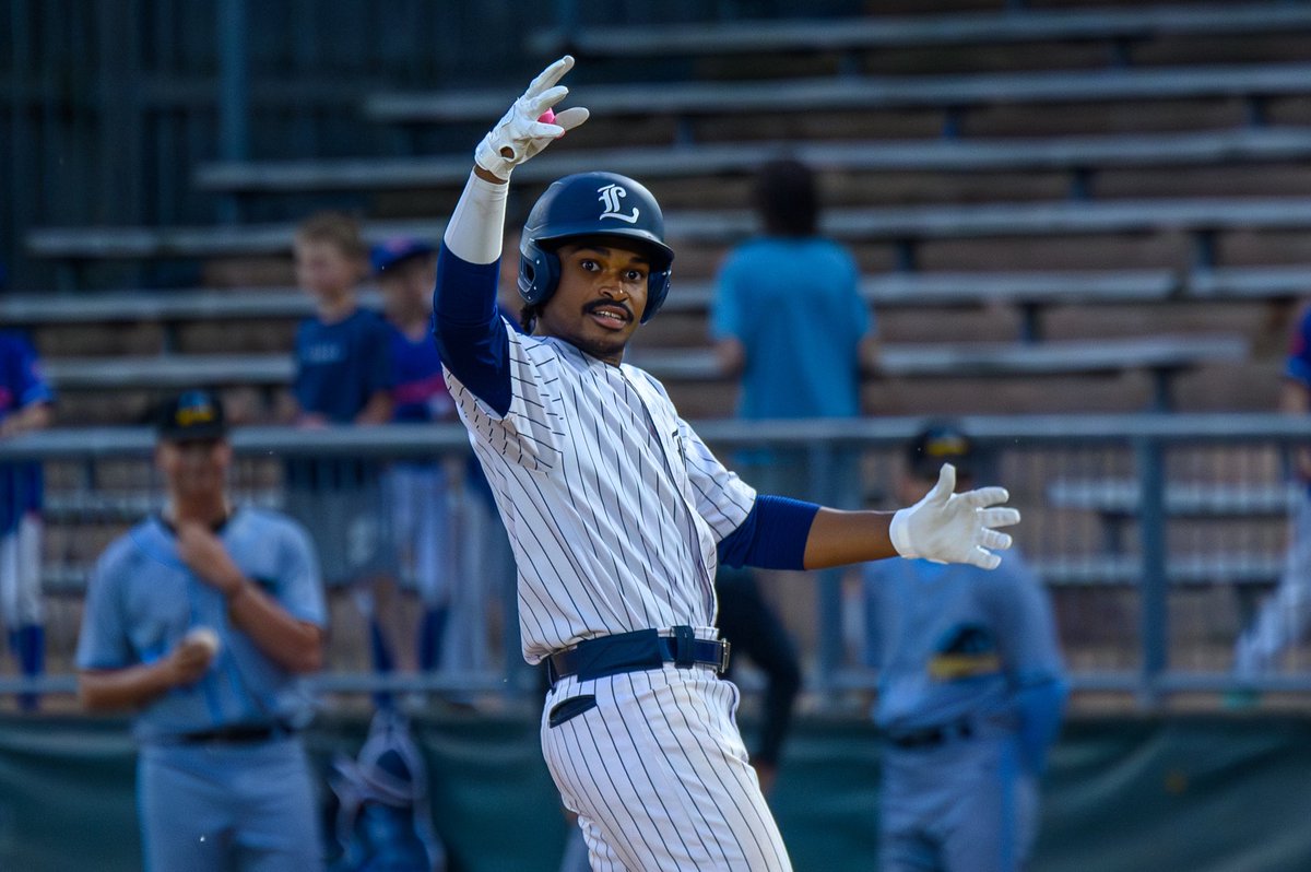 HiscoxPhotos's tweet photo. Friday night was filled with emotions and rain but a victory nonetheless the less for the Majors.
#londonmajors #sportsphotography #baseballphotography #nikon #photography https://t.co/9VFj0KEGla