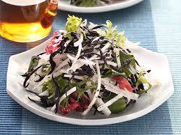 ogatas0520's tweet photo. ＃血圧を下げる神セブン食材
カリウム（体内の余分なナトリウムを輩出する役割がある）が多く、果糖（尿酸を上げ間接的に血圧を上げる）が少ない食材は

①わかめ　7400㎎
②ひじき　6400㎎
③ブロッコリー　820㎎
④ほうれん草　690㎎
⑤納豆　660㎎
⑥枝豆　650㎎
⑦にんじん　630㎎/100ｇ

長野県民が長寿な理由のひとつは
野菜摂取が日本一であることです

わかめやひじき入りサラダは
最強の降圧レシピ
オリーブオイルのドレッシングでどうぞ